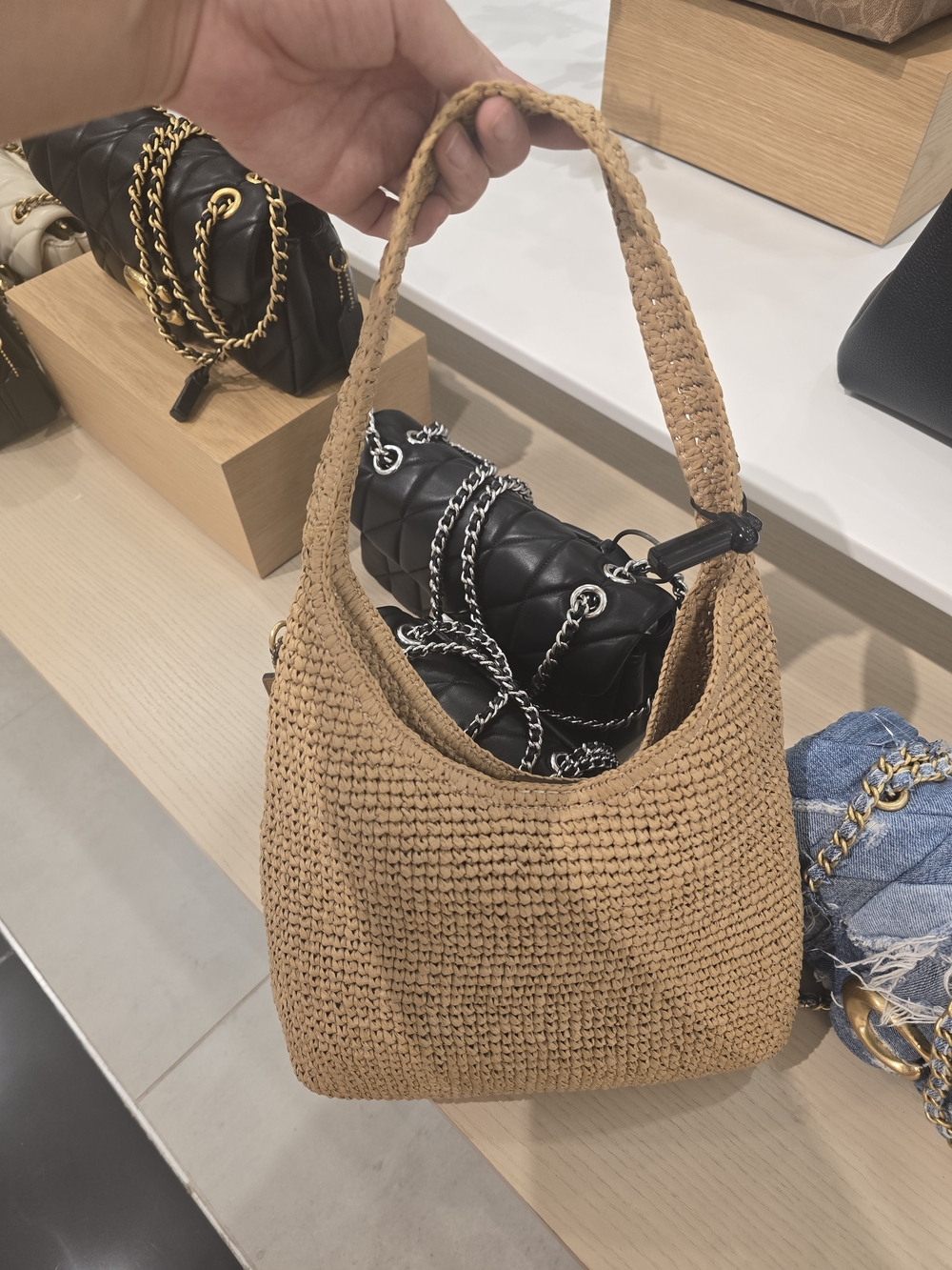 【Firm Price】Coach Brooklyn 28 Shoulder Bag with Braided Handle - Picture 2 of 9